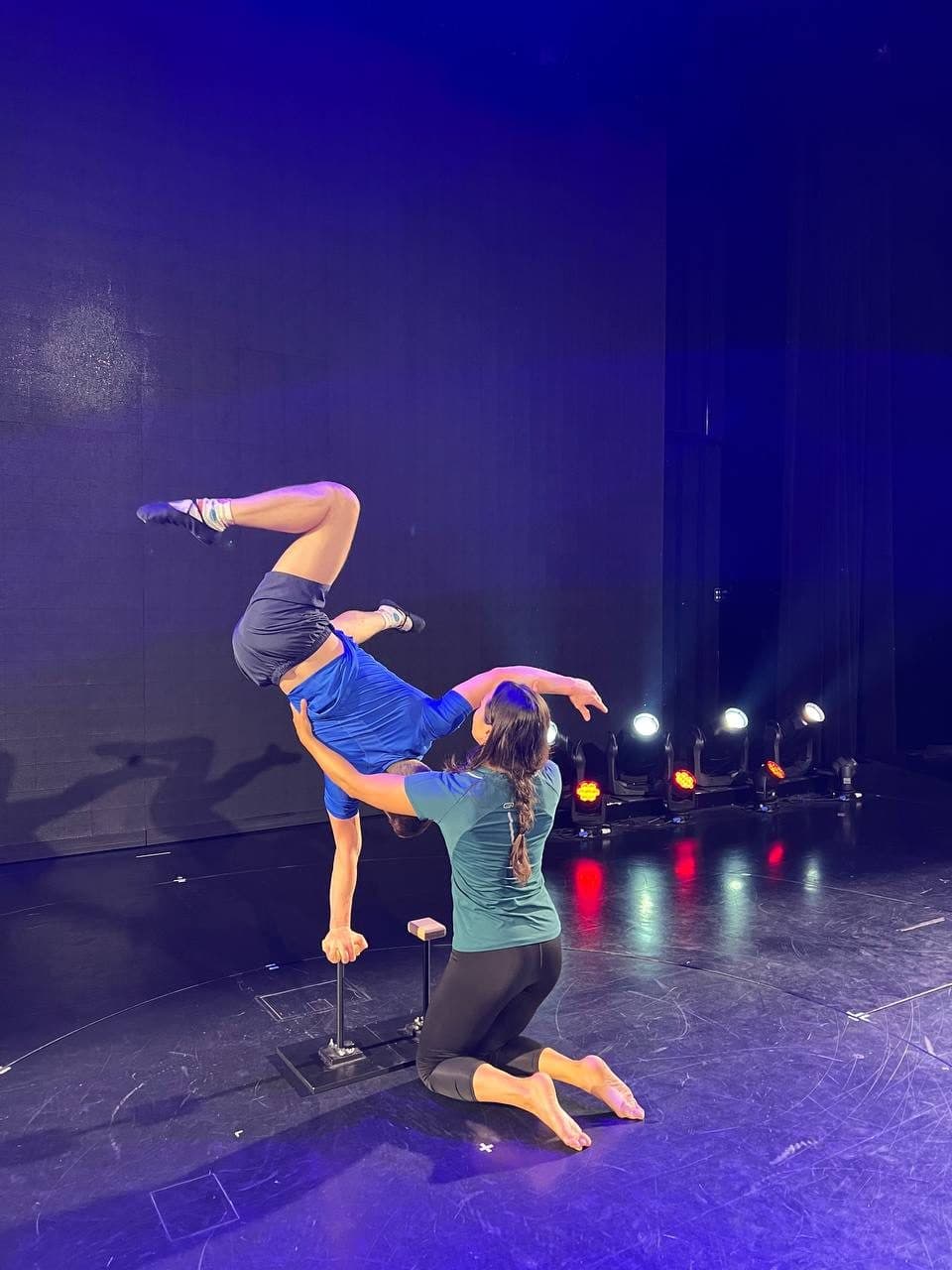 Hand balancing act